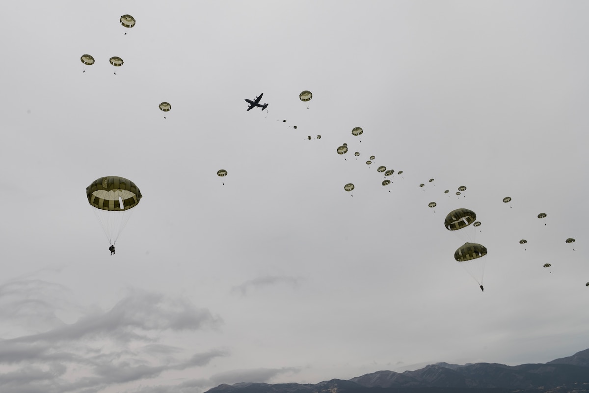 US, JGSDF strengthen interoperability during Airborne 25 > Air