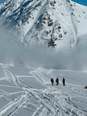 Alaska Air Guardsmen Conduct Hoist Rescue at Hatcher Pass