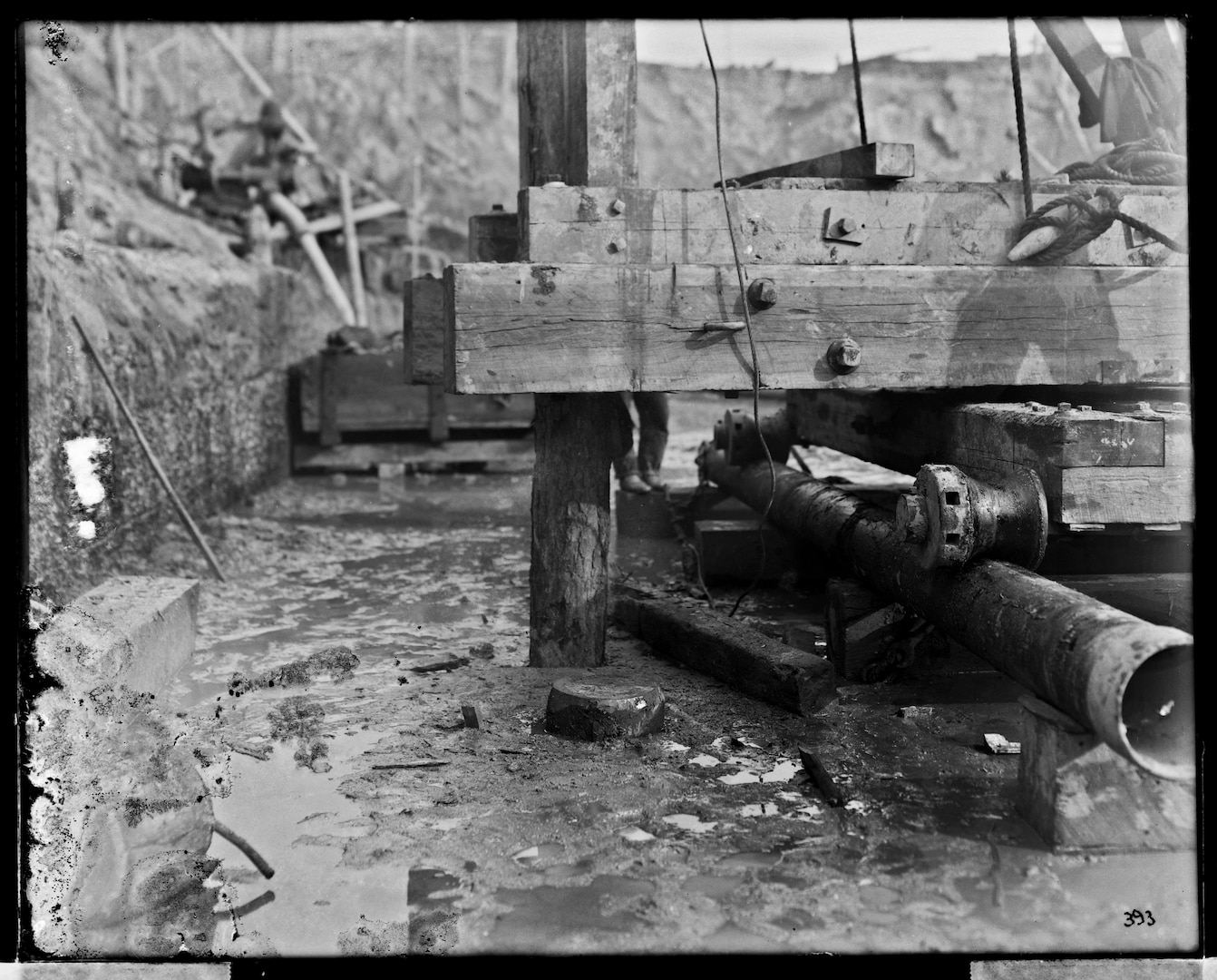 This photograph from November 9, 1904 shows a closeup view of the first piling as the crew works to sink the second.
