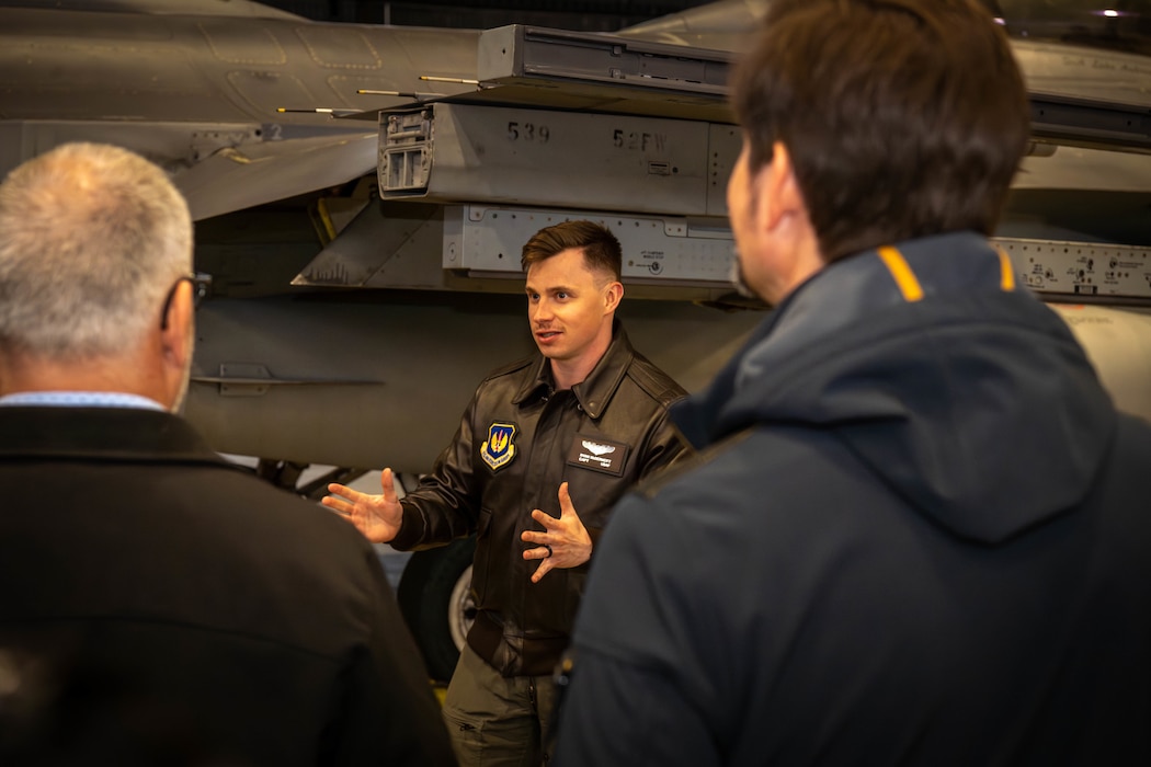 A Captain discusses the F-16 with the Speicher Area Council.