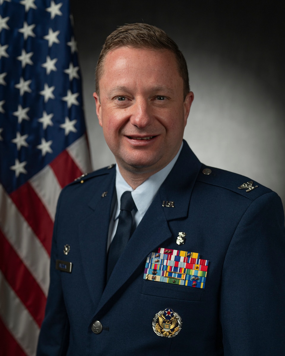 Colonel Erik P. Baldwin, 911th Aeromedical Staging Squadron commander, poses for his official portrait.