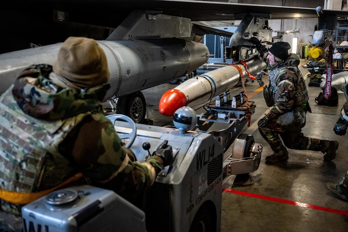 Airman dismounts ammunition