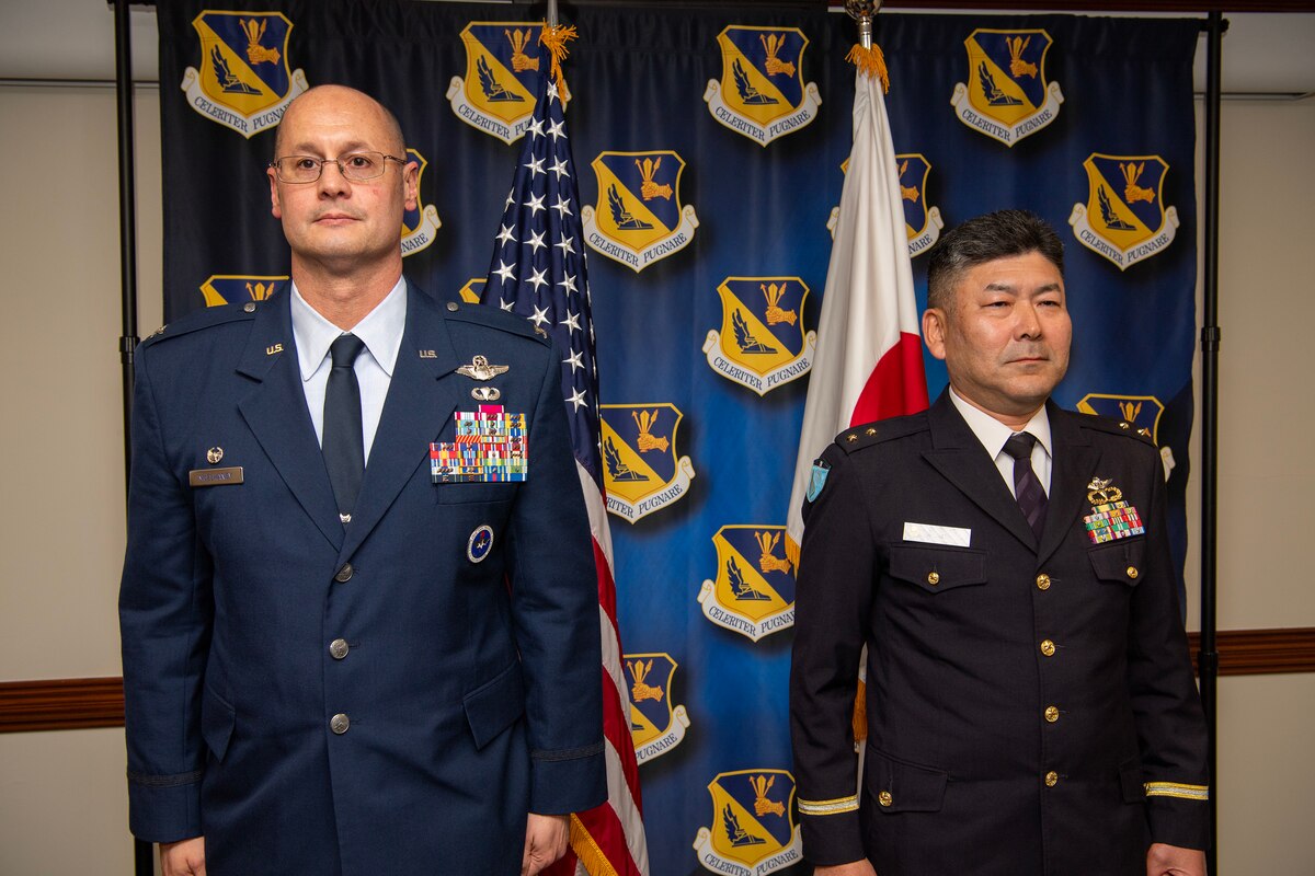 JGSDF 1st AbnB commander receives Legion of Merit for outstanding service