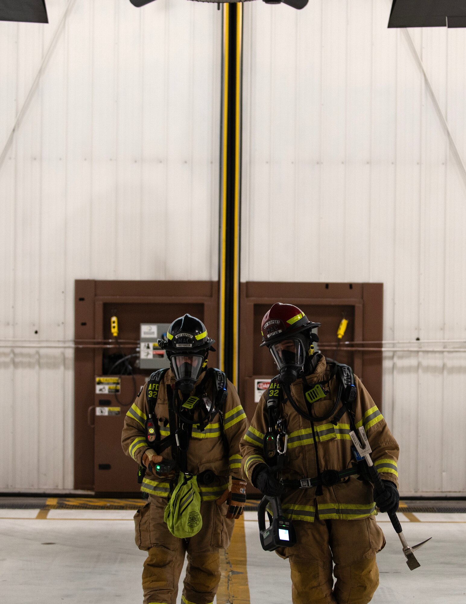 Service members from the 133rd and 934th Airlift Wings, 55th Civil Support Team, and firefighters from the Minneapolis–Saint Paul International Airport’s Fire Department respond to a simulated suspicious package on a C-130 Hercules in St. Paul, Minn., Jan. 31, 2025.