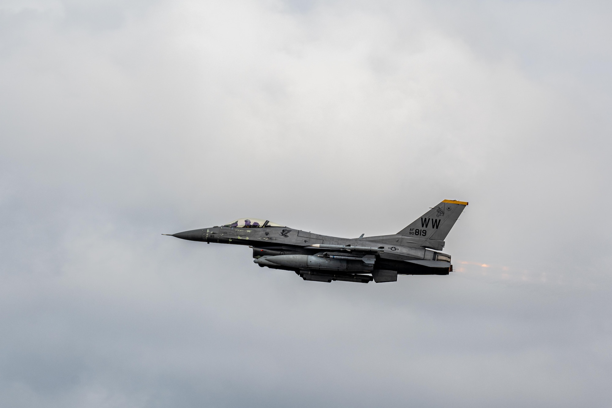 F-16 Fighting Falcon takes off