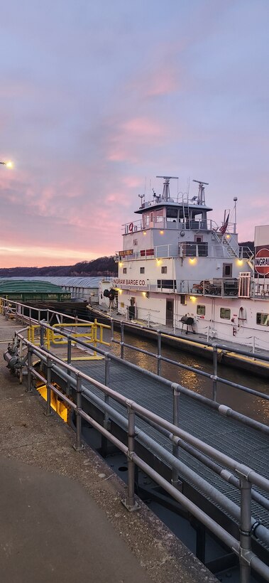 A tow boat on the Mississippi River