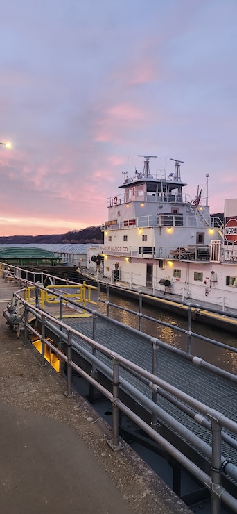 A tow boat on the Mississippi River