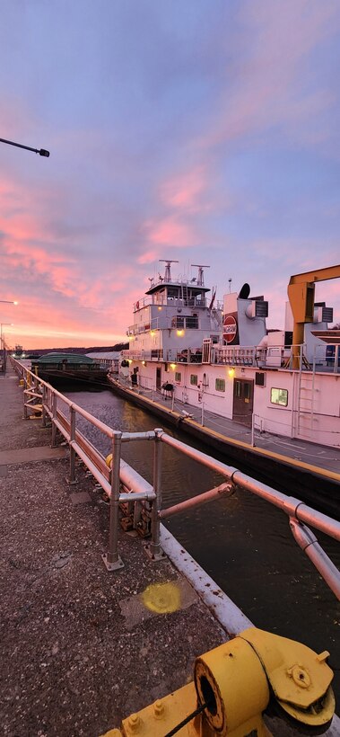 A tow boat on the Mississippi River
