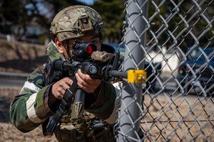 Airman aims M4