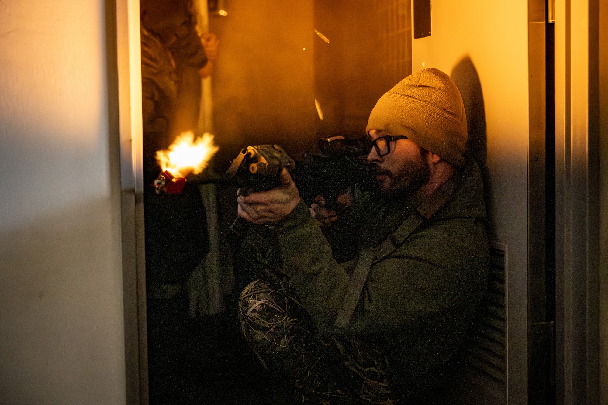 Airman shoots M4