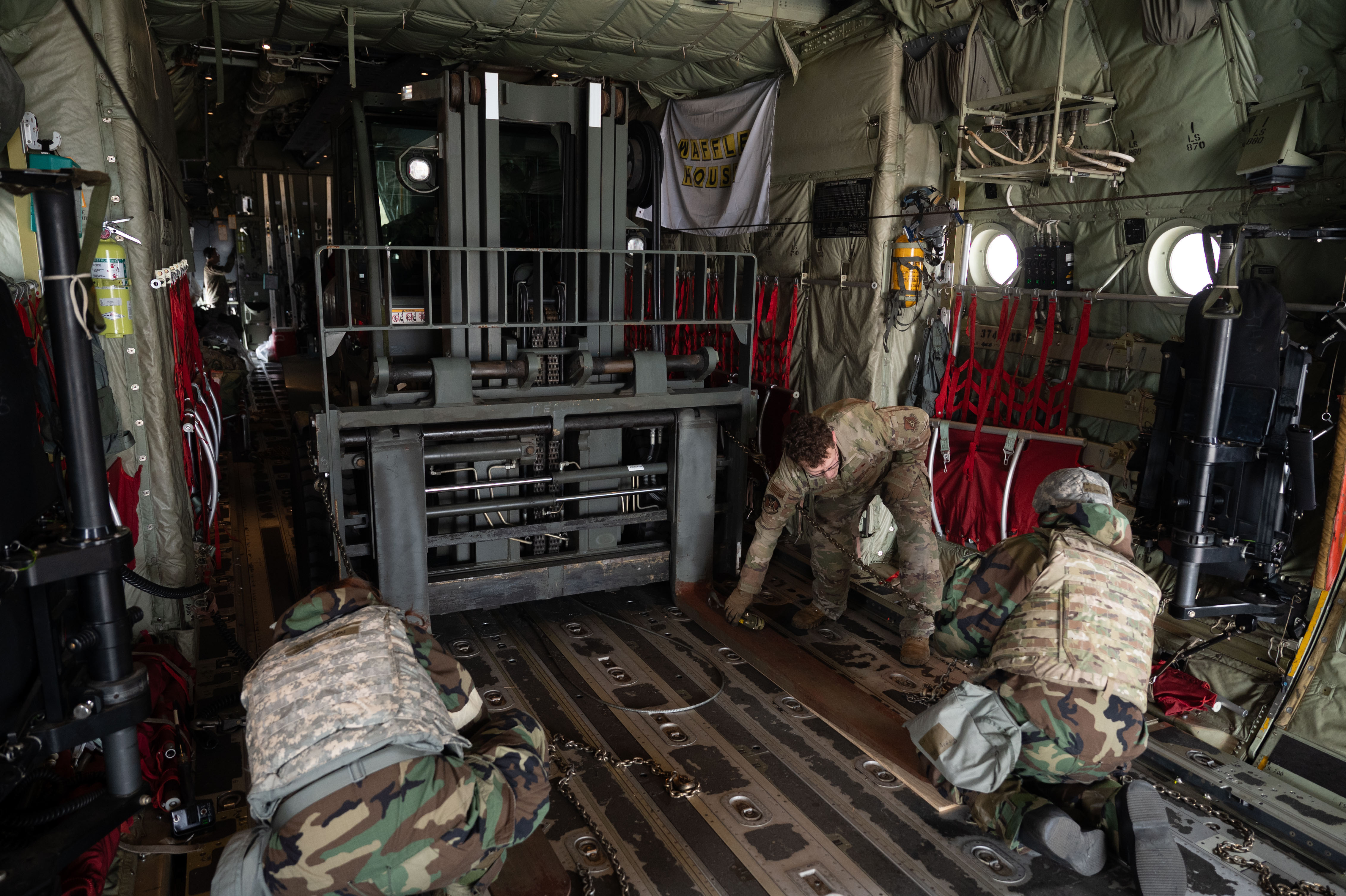 374 AW demonstrates aerial port capabilities during BM 25-2