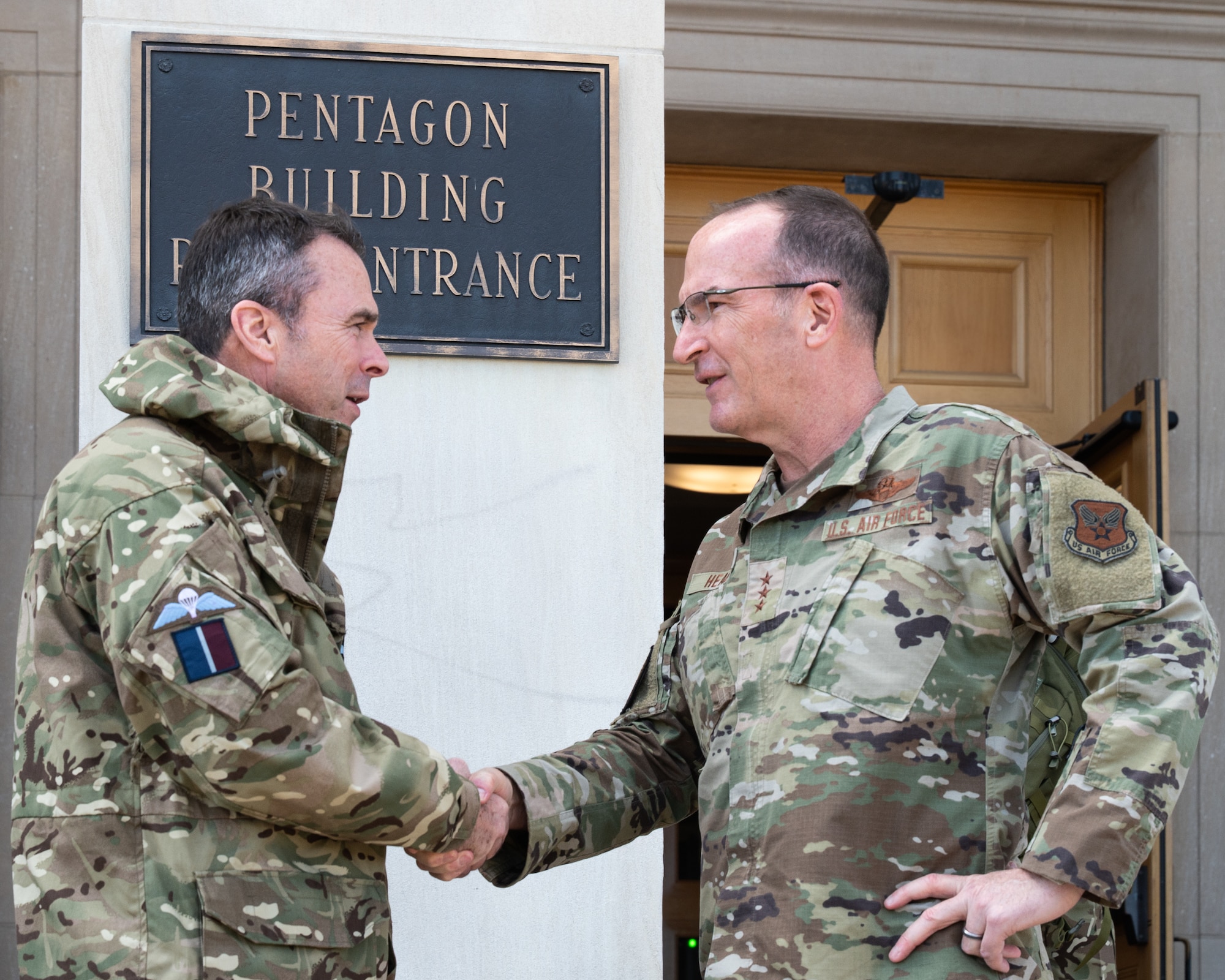 Lt. Gen. John Healy shakes hands with Air Vice-Marshal Ranald Munro