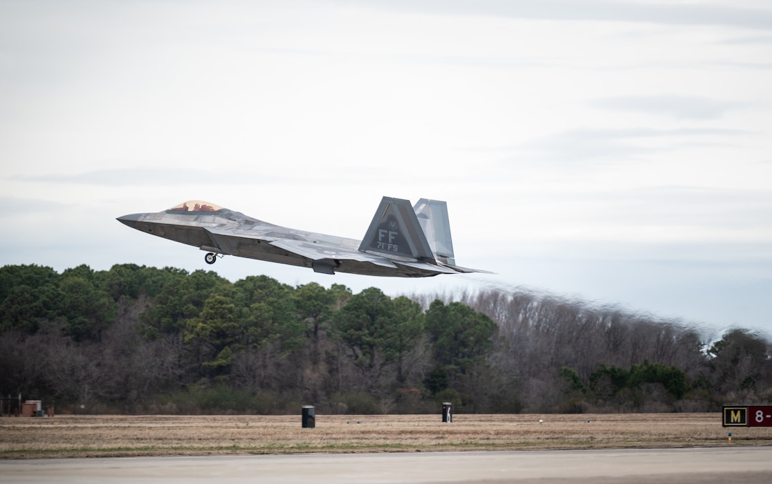 F-22 taking off