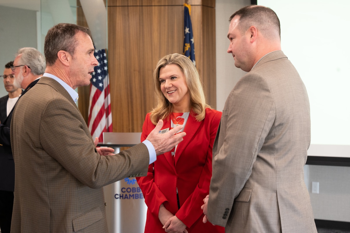 Air Force Reserve and Royal Auxiliary Air Force leaders speak with Cobb Chamber of Commerce leader.