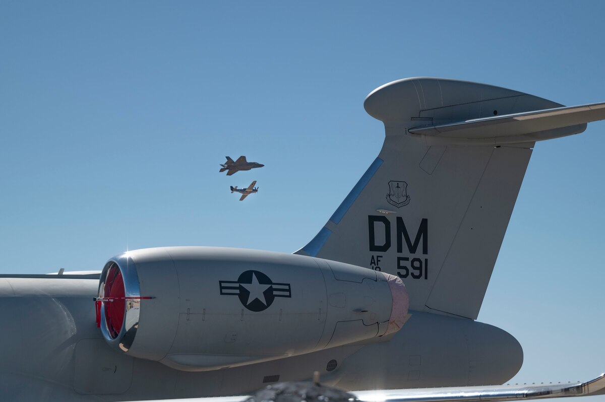 Thunder and Lightning Over Arizona Air Show Day Two > Davis