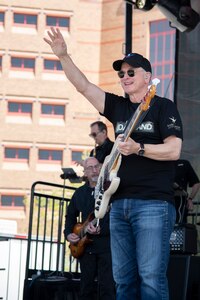 Gary Sinise brings Invincible Spirit Festival back to Brooke Army Medical Center