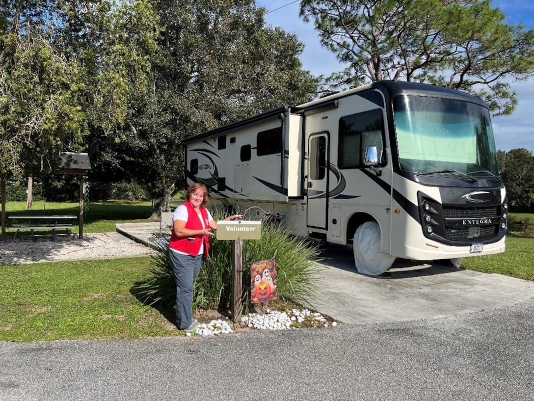Volunteers at the U.S. Army Corps of Engineers, St. Lucie Lock Recreational Area.