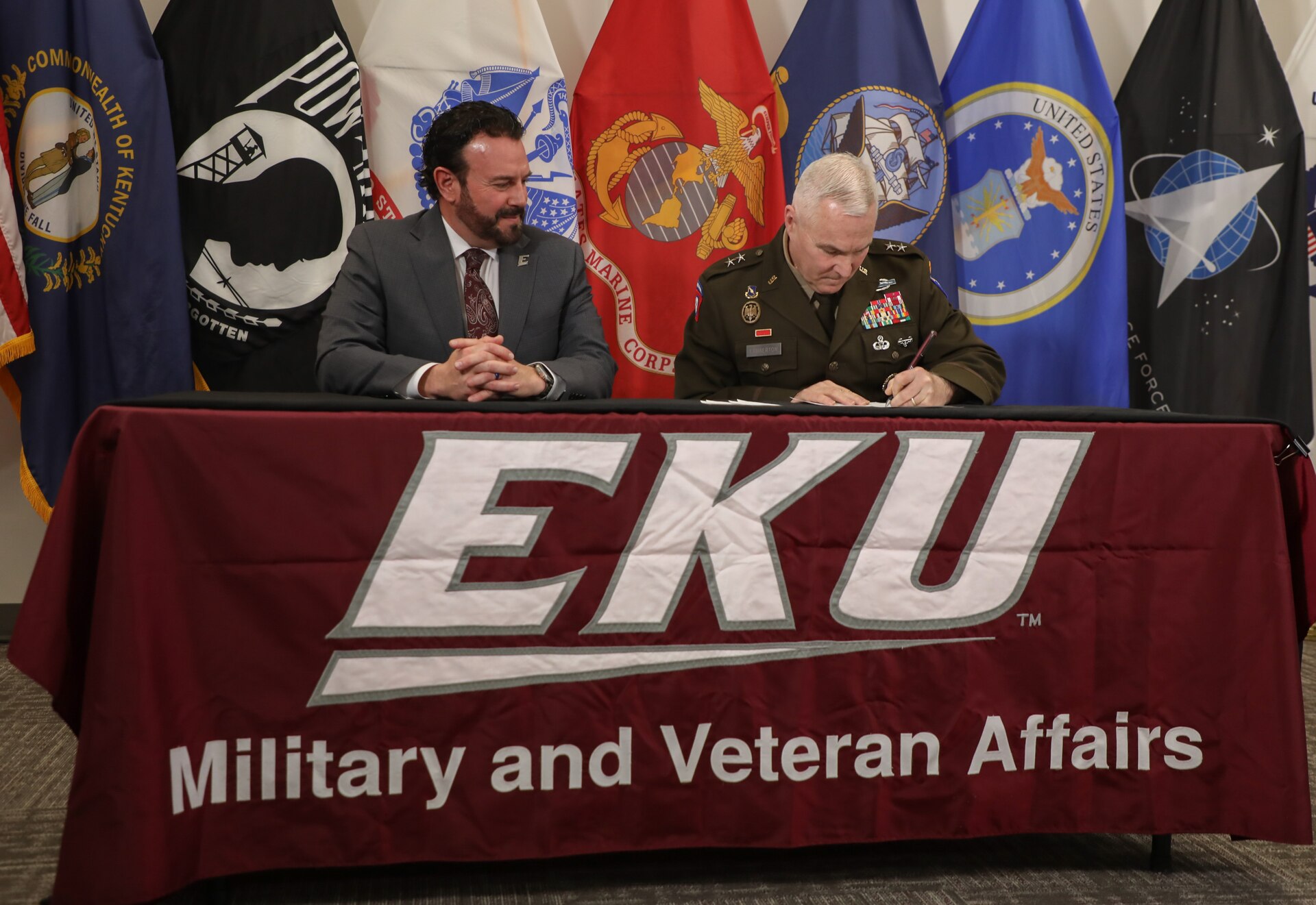 U.S. Army Maj. Gen. Hal Lamberton, Kentucky's adjutant general, signs a memorandum of understanding with Eastern Kentucky University, Mar. 26, 2025.