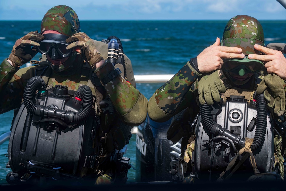 U.S. Navy SEAL and German Naval Special Ops Dive Training