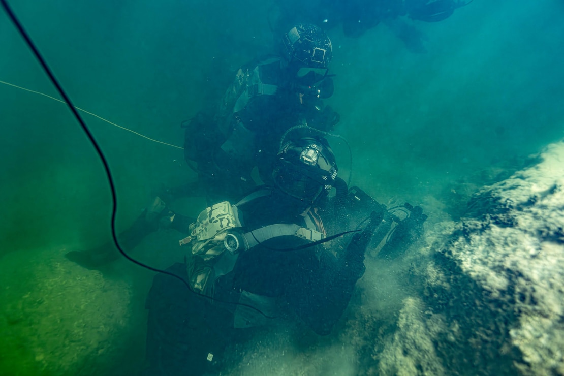 U.S. Navy SEAL and German Naval Special Ops Dive Training