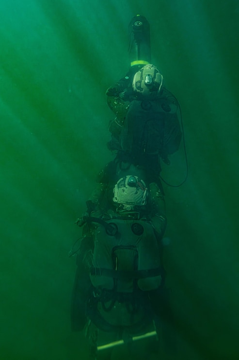 U.S. Navy SEAL and German Naval Special Ops Dive Training