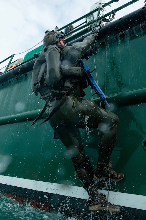 U.S. Navy SEAL and German Naval Special Ops Dive Training