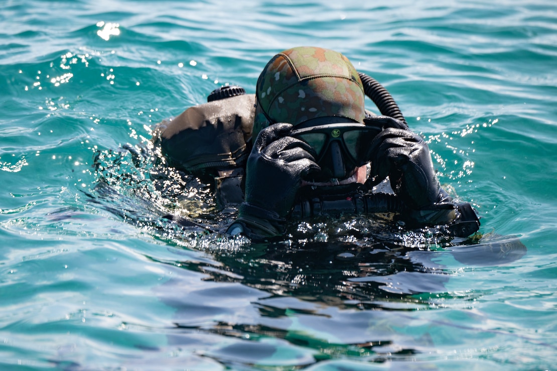 U.S. Navy SEAL and German Naval Special Ops Dive Training