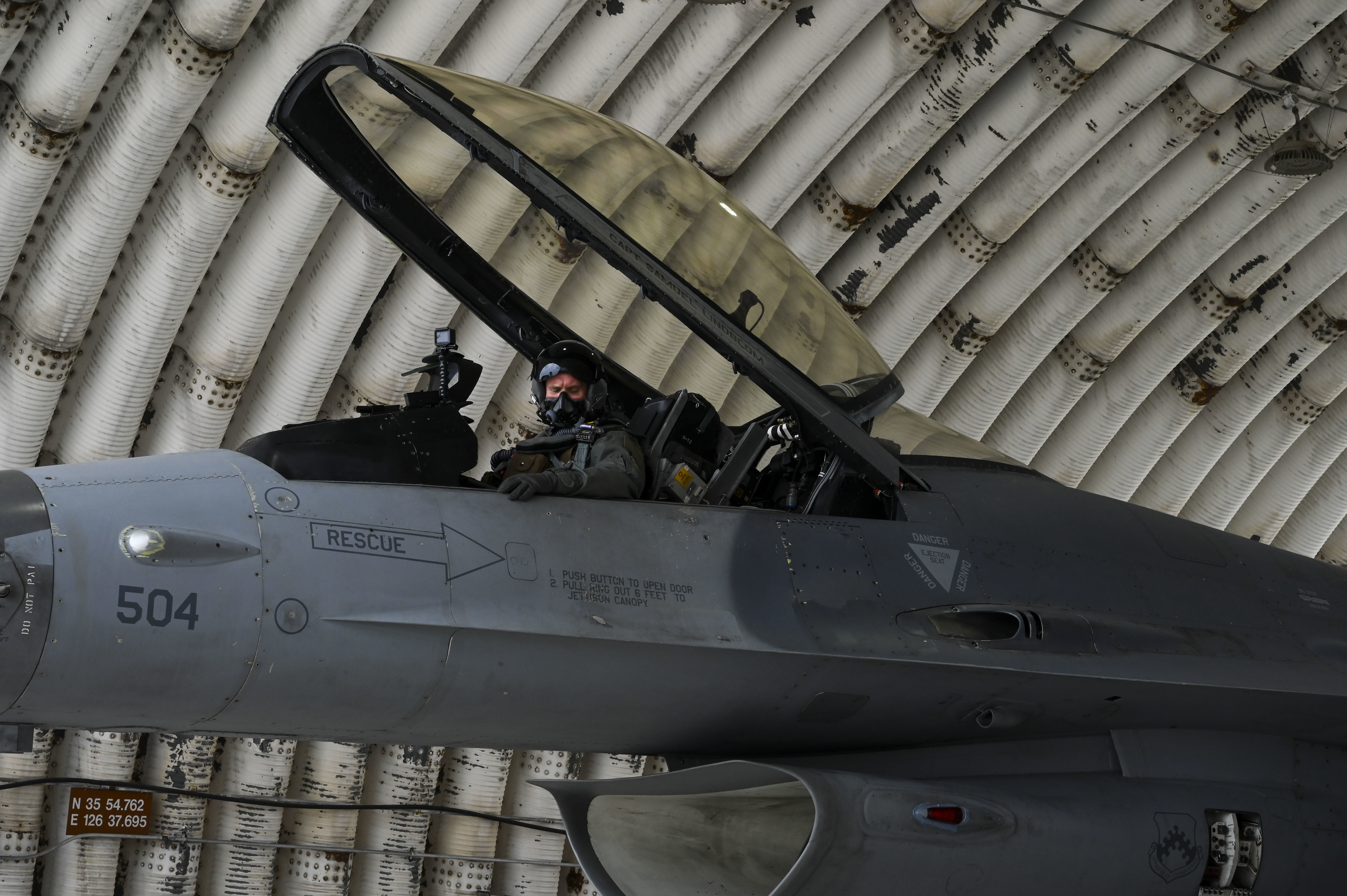 8th Combat Wing 619 TF Squadron スカーフ Kunsan's winged “Wolf” takes flight for Freedom Flag 25-1 > Kunsan