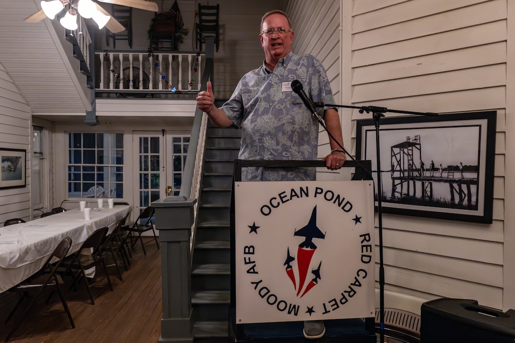 Retired U.S. Air Force Lt. Gen. Tom Trask delivers closing remarks.