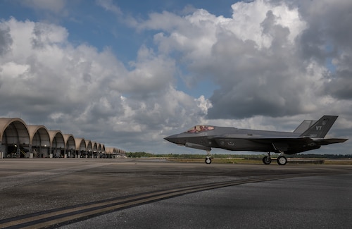 Reserve, ANG Lightning arrive to Eglin