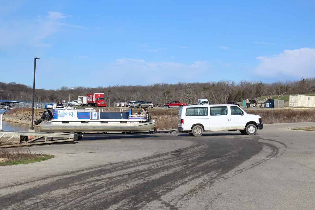 The ERDC team prepares to launch the Kansas Biological Survey pontoon for the day’s monitoring operations.