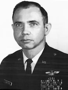 Portrait photo of Lt. Col. Edward Leonard.