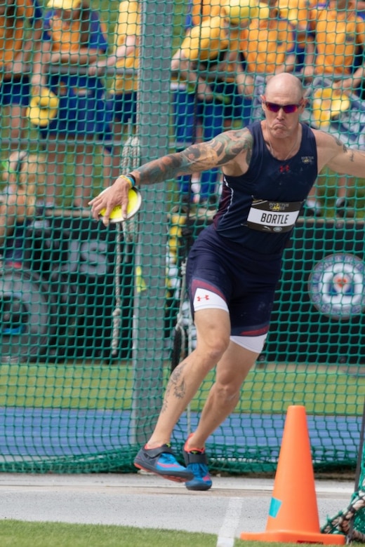 U.S. Army Ret. Capt. Steven Bortle competes in the discus event Oct. 25 at Sydney's Olympic Park Athletic Centre during the 2018 Invictus Games.
