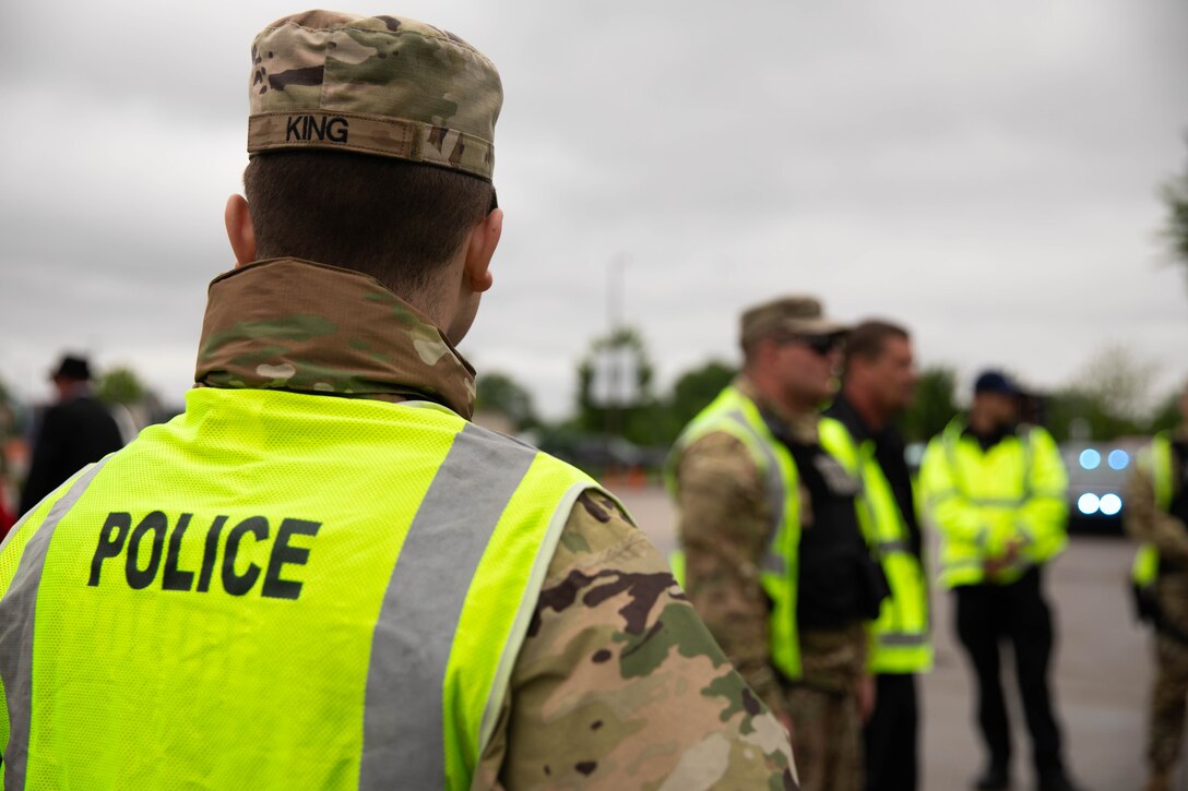 Pfc. James King of the 438th Military Police Company assists traffic direction alongside Louisville Metro Police Department (LMPD) officers during the 151st running of the Kentucky Derby at Churchill Downs in Louisville, Kentucky, May 3, 2025. The Kentucky Army National Guard's Military Police have regularly augmented LMPD during the Kentucky Derby in order to ensure safety for all attendees. (U.S. Army National Guard photo by Sgt. Caleb Sooter)