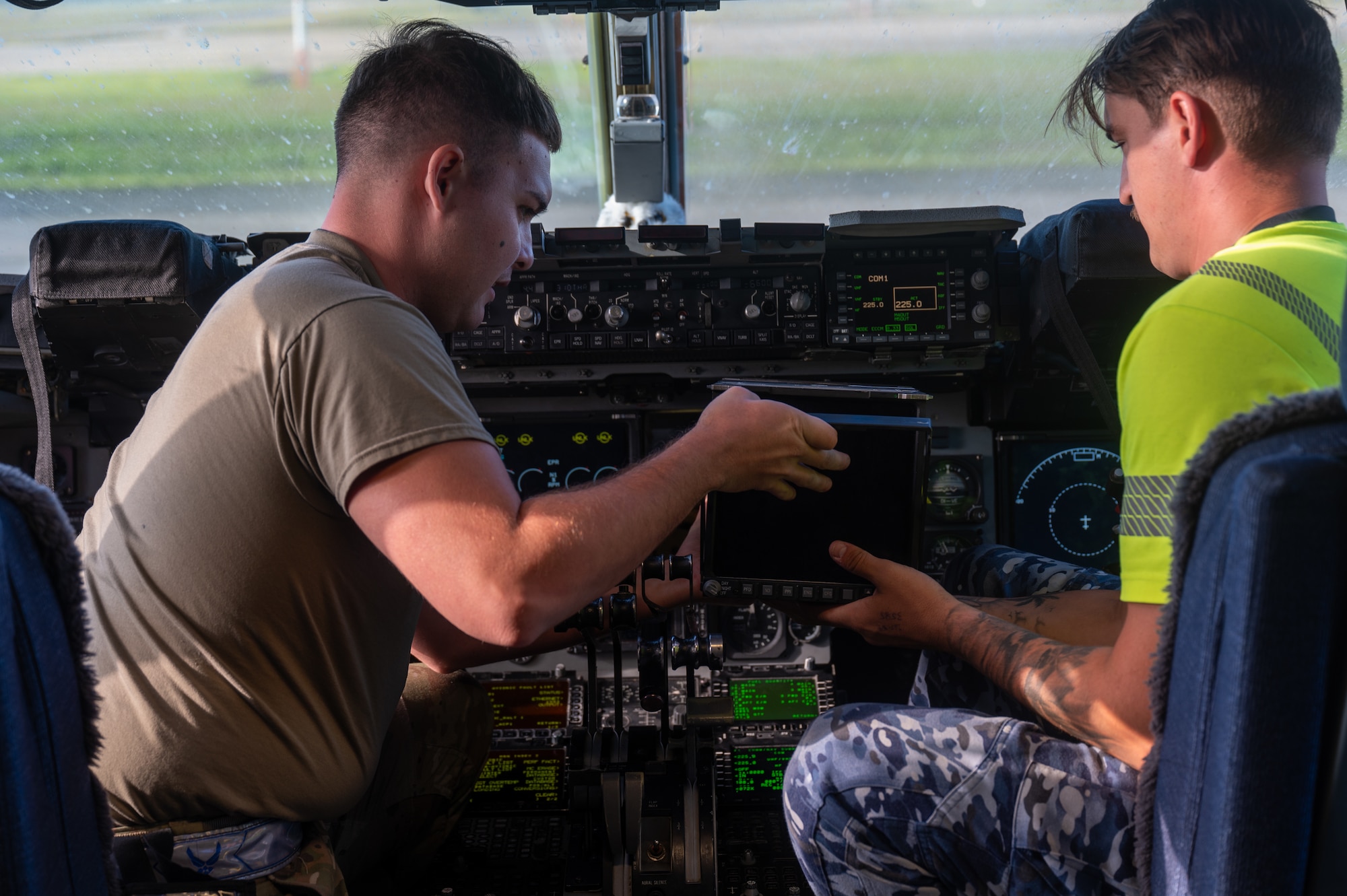 A U.S. Airman speaks to a Royal Australian Airman.
