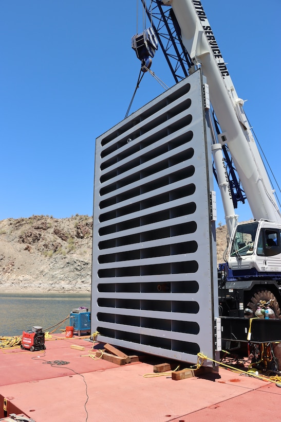 U.S. Army Corps of Engineers Los Angeles District contractors prepare to install an underwater bulkhead gate May 4 at Alamo Dam near Wendon, Arizona.
