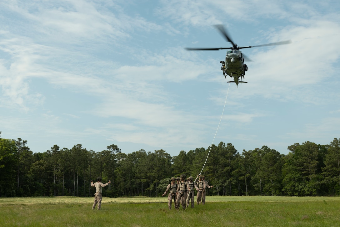 HMLA-269 conducted a series of training evolutions with 2nd Recon to improve the squadron’s proficiency in providing assault support to Marine Corps ground units. (U.S. Marine Corps photo by Lance Cpl. Mya Seymour)