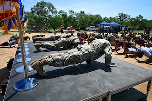 Students and staff do memorial push-ups