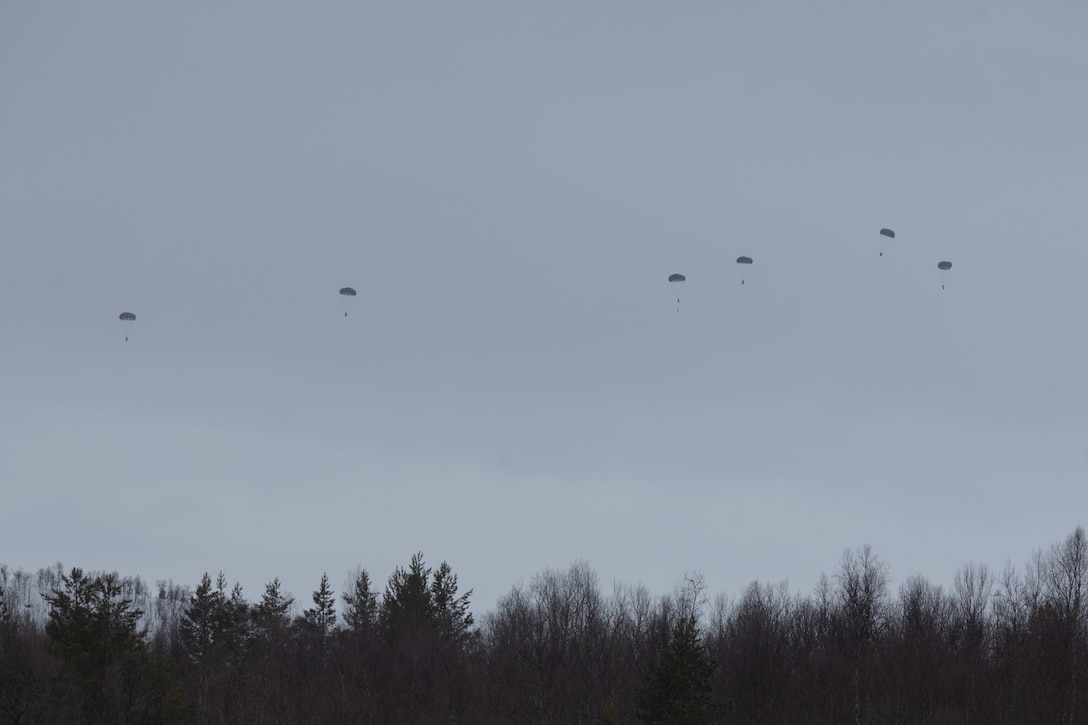 Swift Response 25 | U.S. Marines Transport U.S Army Special Forces
