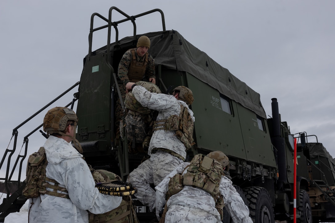Swift Response 25 | U.S. Marines Transport U.S Army Special Forces