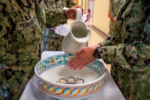250506-N-DY427-7326 SIGONELLA, Italy. (May 6, 2025) Blessing of the Hands ceremony at U.S. Naval Hospital (USNH) Sigonella. This ceremony marks the start of Nurse Week 2025.

(U.S. Navy photo by Chiara Caputo)
