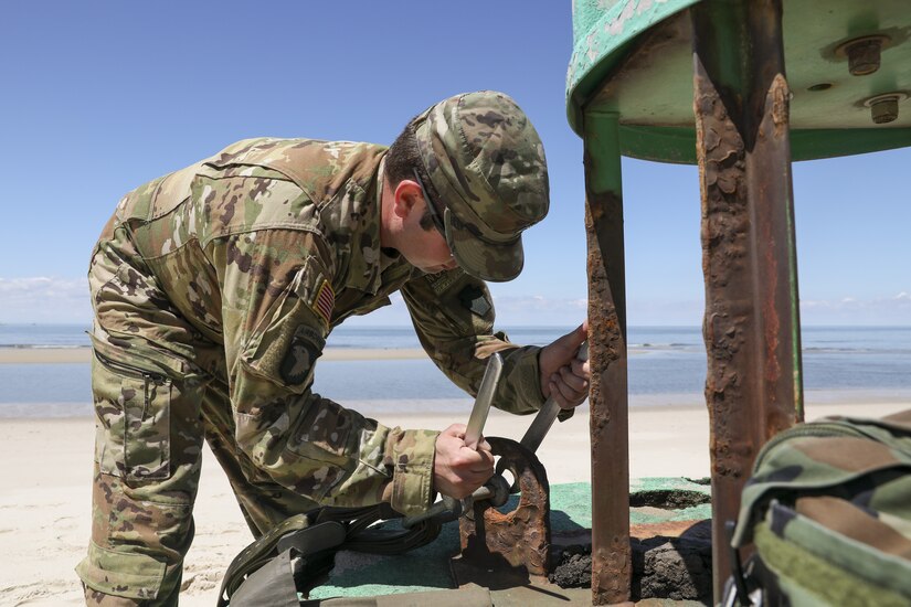 Soldiers with the Pennsylvania National Guard’s 28th Expeditionary Combat Aviation Brigade crewed a CH-47 Chinook helicopter to assist the U.S. Coast Guard by transporting three buoys May 7 in the Chesapeake Bay and Delaware Bay. During the winter, buoys are often displaced and washed up on beaches that are inaccessible to Coast Guard boats. (U.S. Army National Guard photo by Sgt. 1st Class Zane Craig)