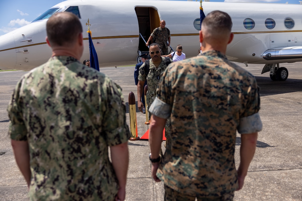 USSOUTHCOM Commander visits MARFORSOUTH