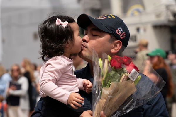USS Normandy (CG 60) homecoming