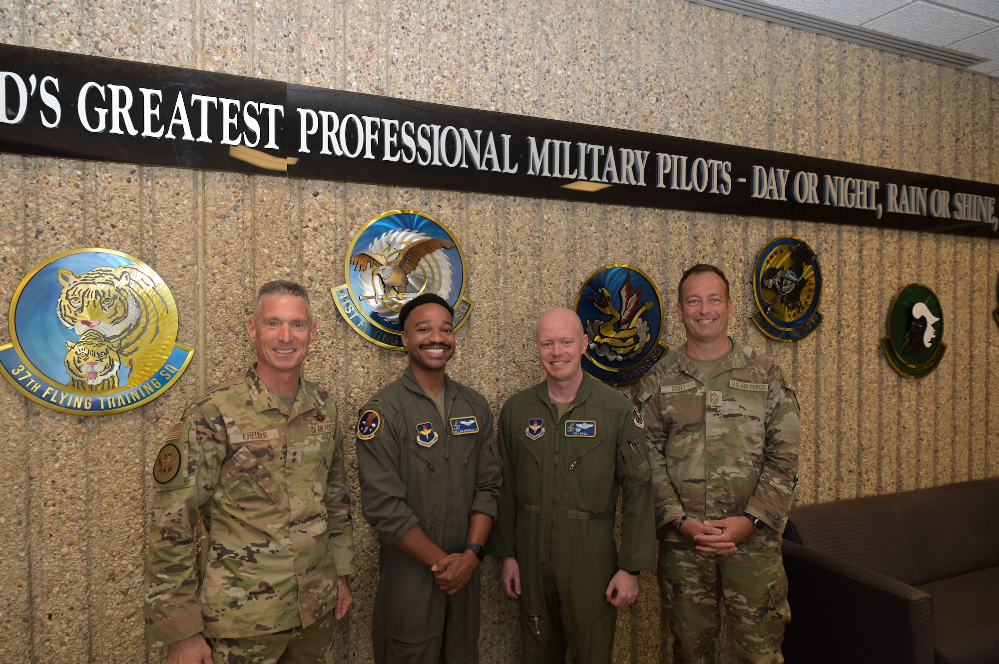 Maj Gen Kreuder and Chief Scott pose with 14 FTW Airmen.