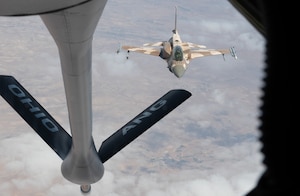 RMAF F-16 Refuels