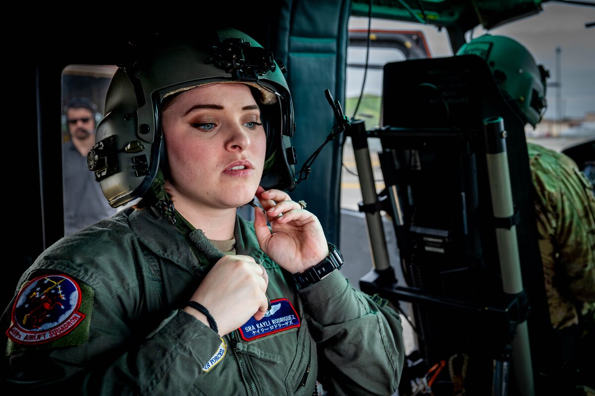 459 AS completes formation flight with UH-1N > Yokota Air Base