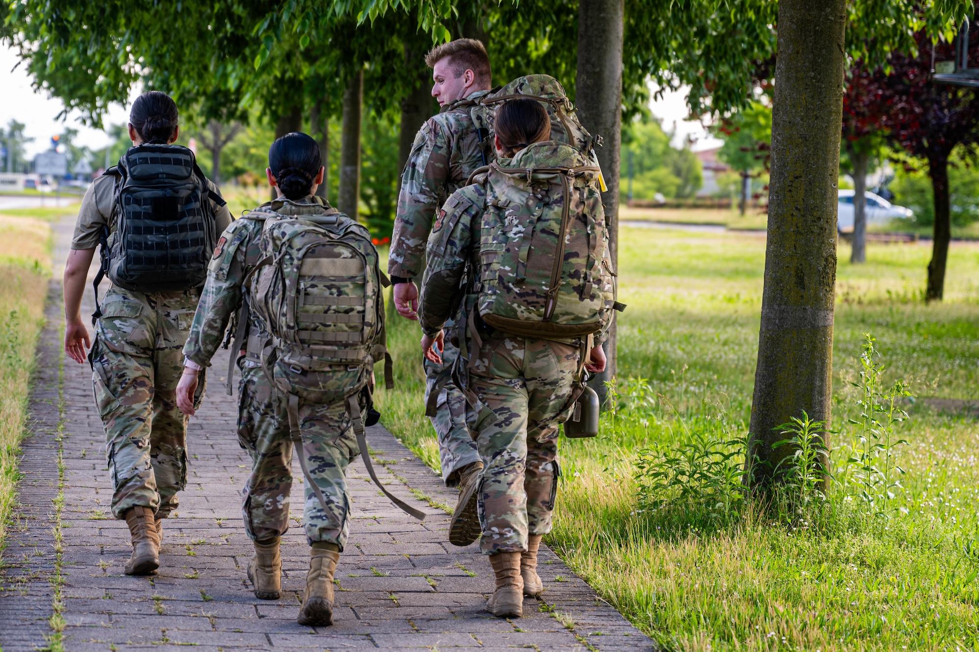 Airmen ruck.