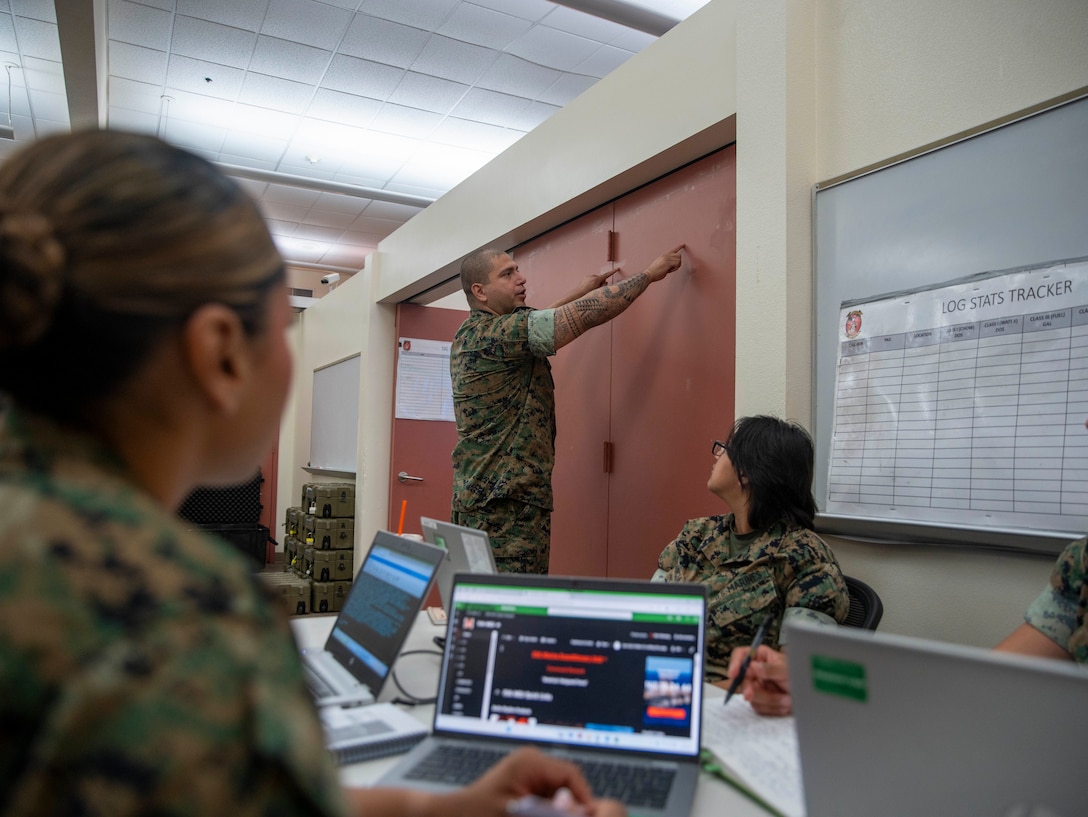 U.S. Marine Corps Gunnery Sgt. Luis Alvarez, the administrative chief for the 15th Marine Expeditionary Unit, I Marine Expeditionary Force, briefs his Marines on watch floor protocols during a command post exercise on Marine Corps Base Camp Pendleton, April 23, 2025. The CPX allowed the 15th MEU to develop best practices for command and control of forces from a shore-based location to test systems, evaluate processes, develop techniques, and validate standard operating procedures. (U.S. Marine Corps photo by Sgt. Patrick Katz)