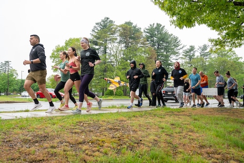 Image of runners